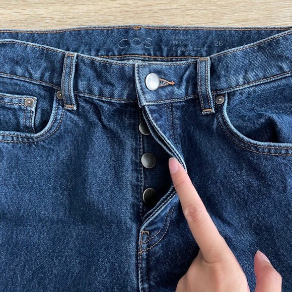 Cos Mid Rise Relaxed Fit Jeans - Picture 4 of 5